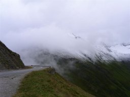 Toscane 2005 - La vue dans la montée du Furkapass...